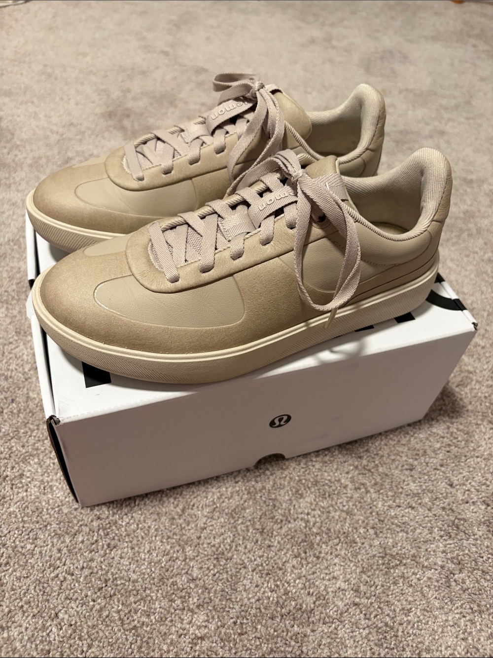 Lululemon Cityverse Sneaker size 6.5 EUC Box and Dustbag and Laces